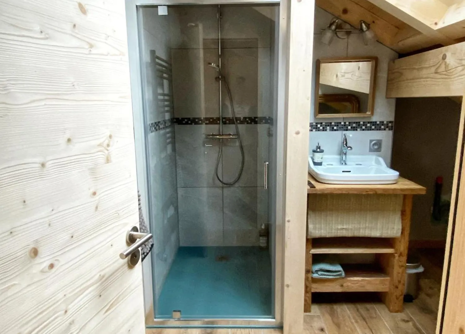 Holiday home 1000 Borne Caffe Hebergements Insolites Entremont France